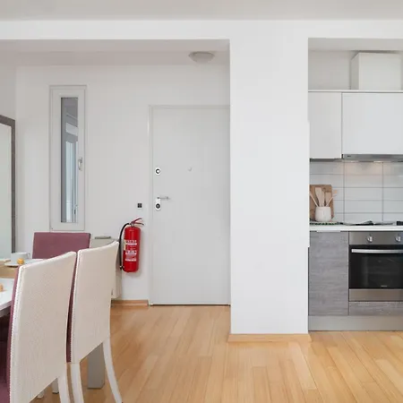 Sunny With Seaview 1402 Appartement