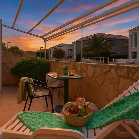 Sunny With Seaview 1402 Apartment