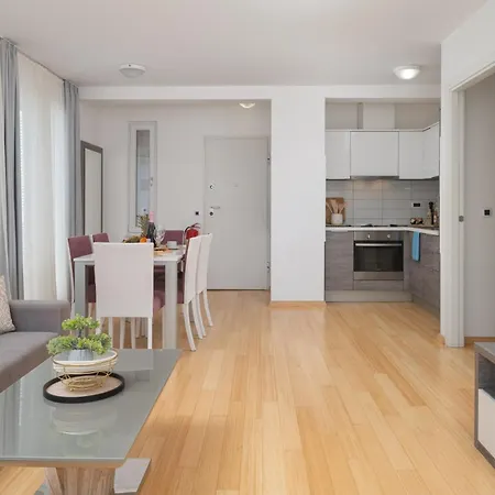 Sunny With Seaview 1402 Apartment